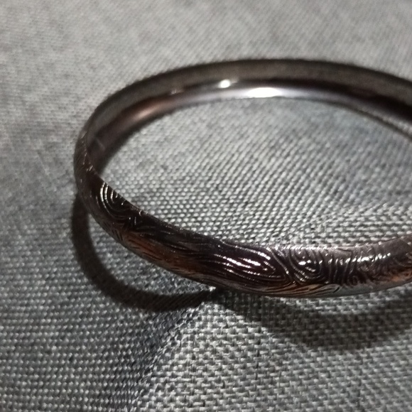 Vintage Silver tone etched Spangled bracelet - Picture 2 of 8